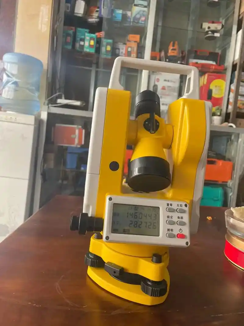 测量仪器经纬仪#工地施工 #仪器维修测量 #去施工现场的路 - 抖音