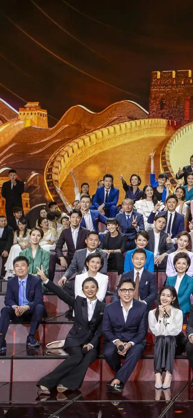 央视地方107位主持人大合影,气质比明星们优雅,你认识几个?