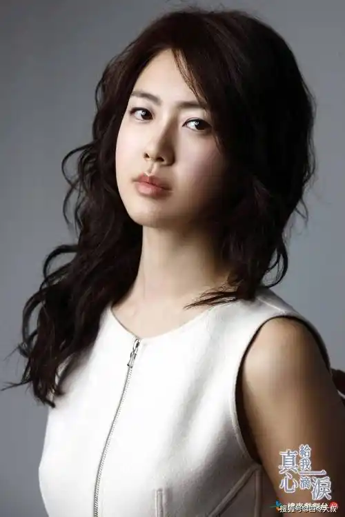 42岁李瑶媛晒超强童颜,女儿已是大学生,姐姐这是吃了防腐剂吗?