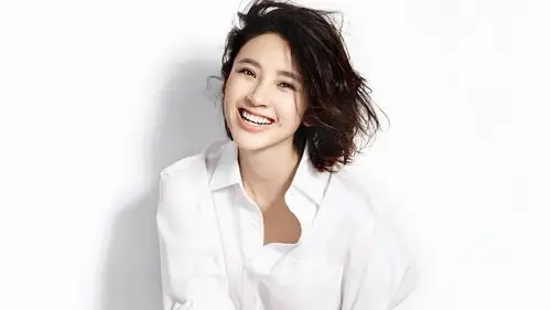 内地明星唐艺昕明星风尚壁纸4