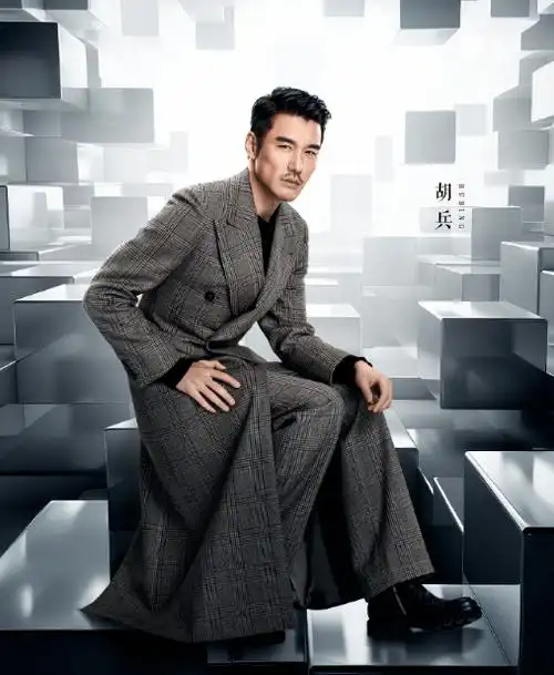 曾对瞿颖心动,为资源傍上陈泽民,52岁不婚不育的胡兵堪称"擦边鼻祖"?