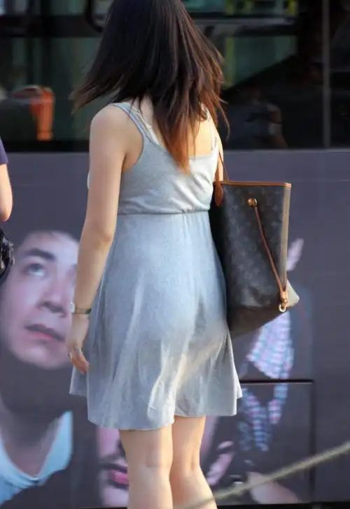 [街拍] 低胸装姐姐【10p】