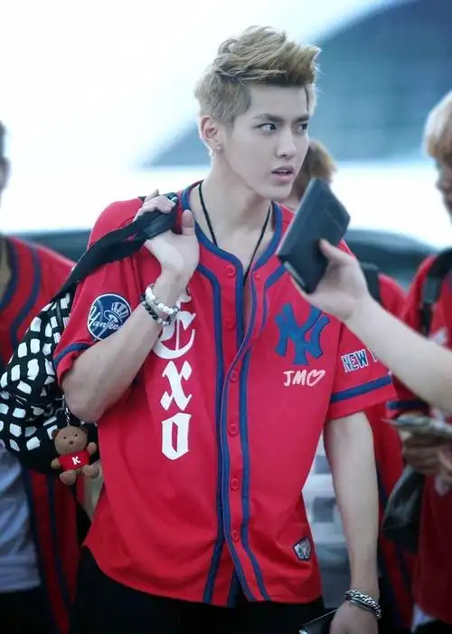 你一定没见过吴亦凡这组旧照,五年前的他就是天神本神了吧