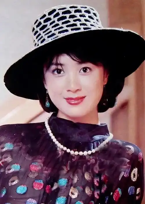 "妲己"傅艺伟:已经离婚两次,在年过五十的时候仍然单身