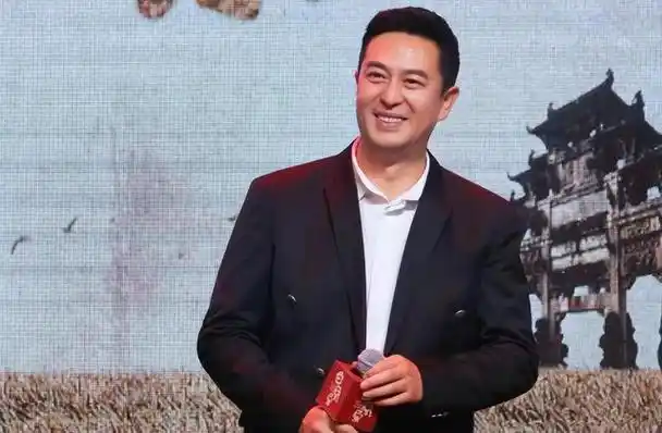 经过岁月的洗礼和磨炼以后,张嘉译变得越来越有魅力.