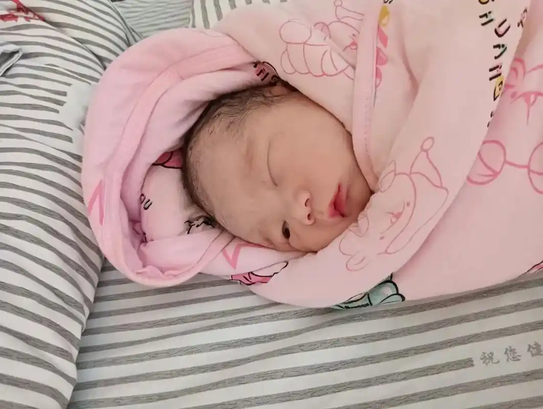 喜迎来男宝宝一枚, 出生第一张照片, 看着你一天一个样, 所 - 抖音