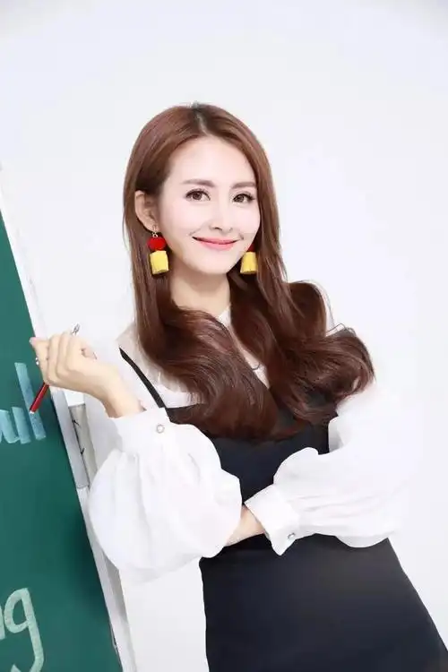 腾讯美女主播之小楠:青春靓丽,甜美可人