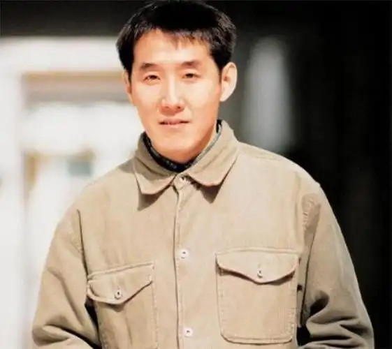 海岩:京圈中的人上人,马未都,王朔见到他也要低头叫大哥