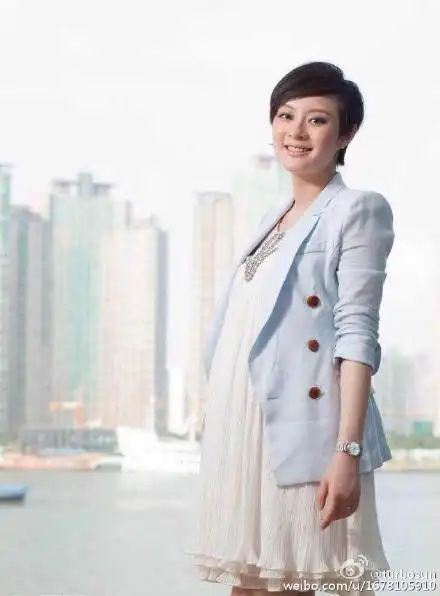 中新网12月26日电 今日,孙俪在微博中上晒出一组照片,还分别解释了