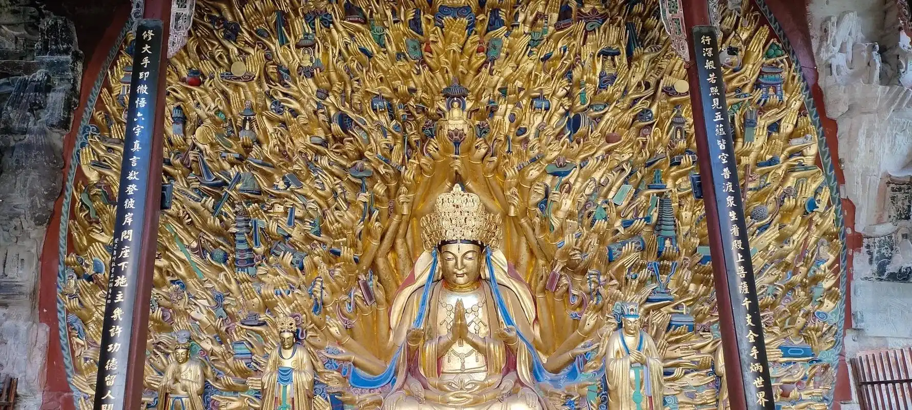 2005年春节晚会舞蹈《千手观音》被演绎的天衣无缝,美伦美奂 - 抖音