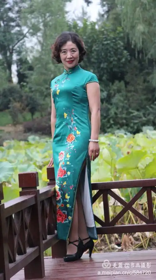 千年旗袍梦,一袭楚宫腰 - 美篇