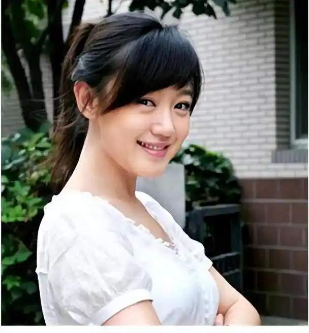 回顾薛佳凝:分手15年后胡歌娶妻生子,她选择出家背后心酸无人知