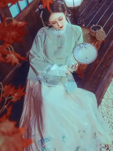 汉服:文雅中又带着仙气的汉服,恍若古时的仙子翩跹而来