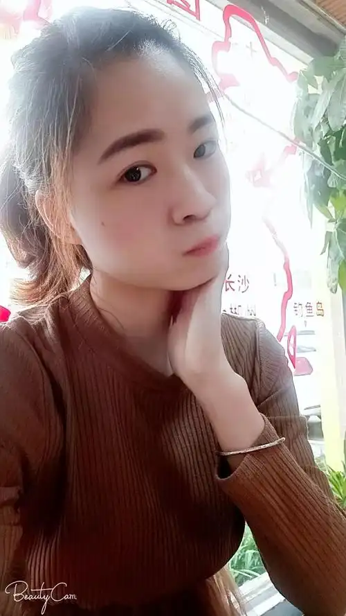 发送三张生活照(半身照2张,全身照1张),照片清晰,自然 4.