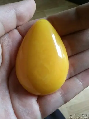 浮盐水鸡油黄琥珀吊坠