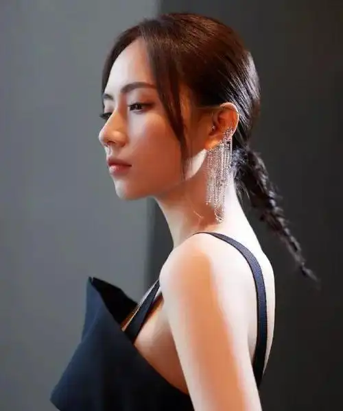 刘惜君个人简介:(气质温婉,身姿撩人的女歌手) | 人物集