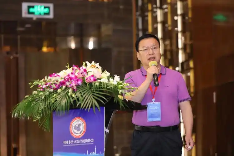 华夏病理网创始人李洪波博士作《医协体第三方运程病理协作破解社会