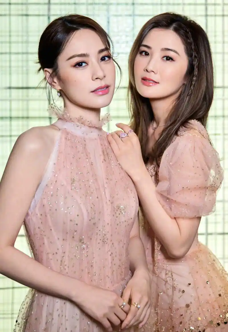 蔡卓妍~阿萨,钟欣桐~阿娇,twins,合体照 #蔡卓妍# #钟欣桐# #蔡卓妍