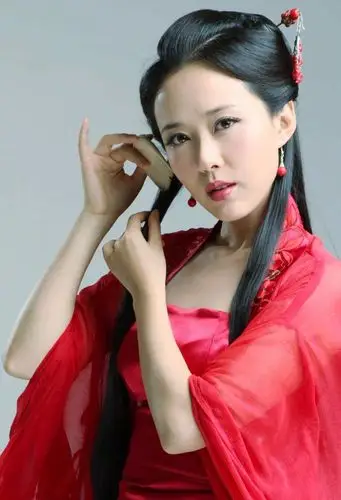 颜丹晨古装美图欣赏,最喜欢她在《宝莲灯》中嫦娥的造型了