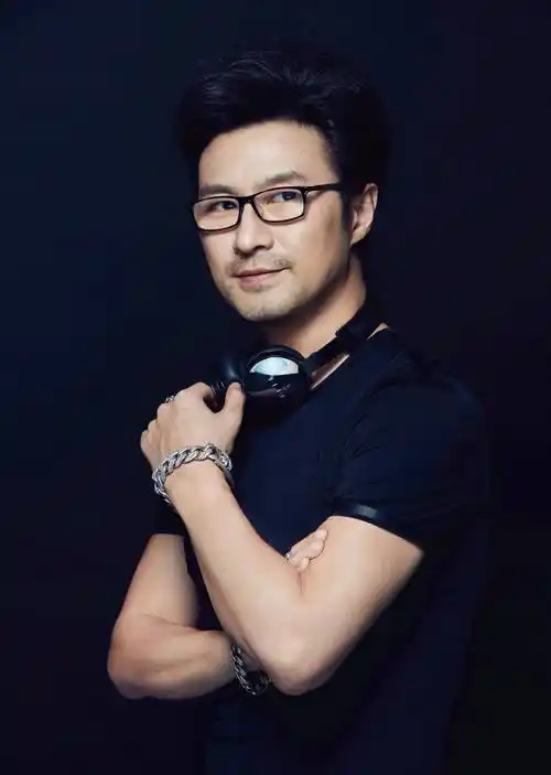 汪峰新恋情曝光,女友疑为美女网红森林北,网友炸锅,更多相恋证据疑被