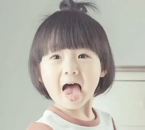 小女孩娃娃头发型图片可爱小女孩娃娃头就这样扎