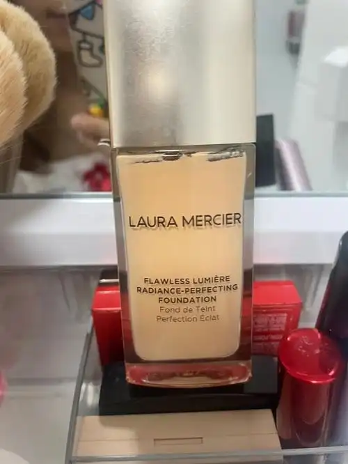 lauramercier罗拉玛希无瑕光泽粉底液持久