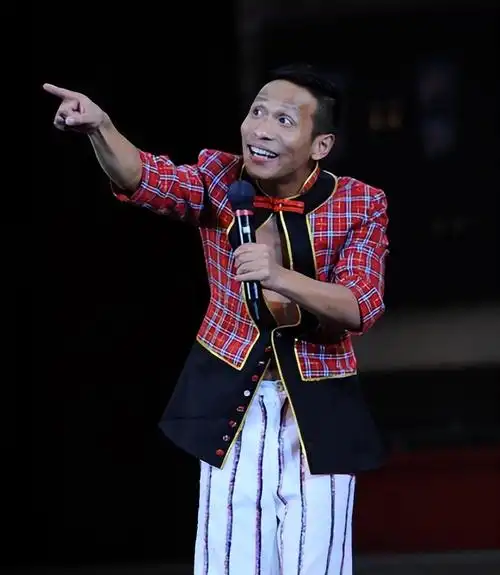 回顾小品演员宋小宝娶粉丝王雪成人生赢家