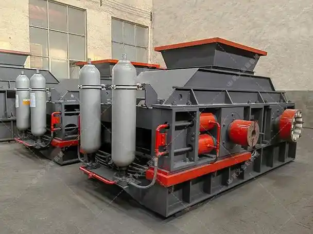 大型液压对辊制砂机适用于各种物料的破碎和制砂.