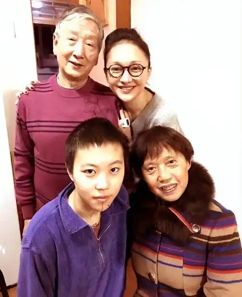 窦靖童回应已婚传闻,多段绯闻情史曝光,有男有女有影后还有大叔_周迅