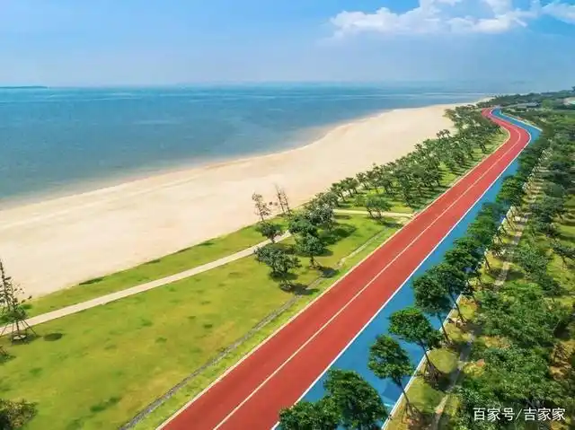 厦门新网红打卡地"彩虹跑道"