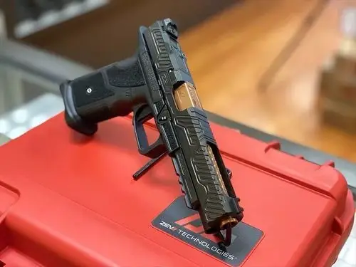 枪械骚图光线构图背景加上精修真的没话说了