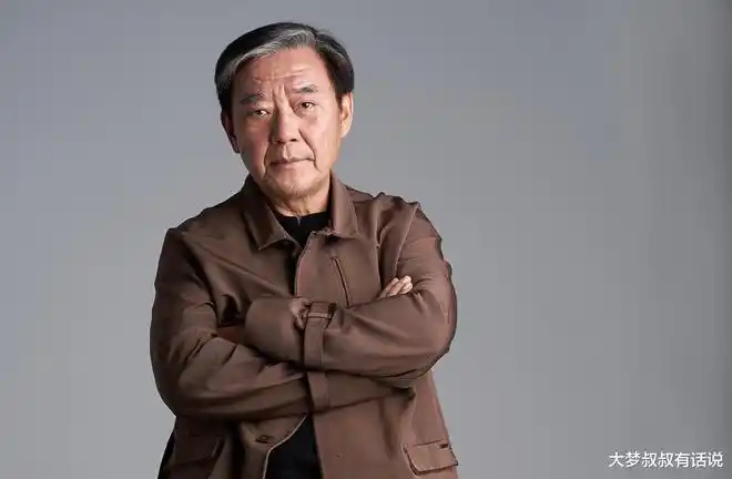 70岁男星李立群近年移居上海,也成为居家隔离的对象之一,他晒出影片