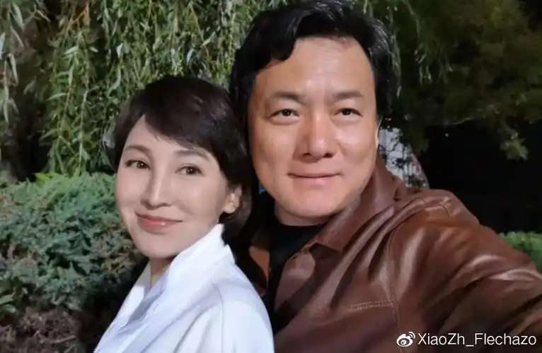 导演带19岁女友私奔,花9元结婚住10平米地下室,亲手将妻子捧红