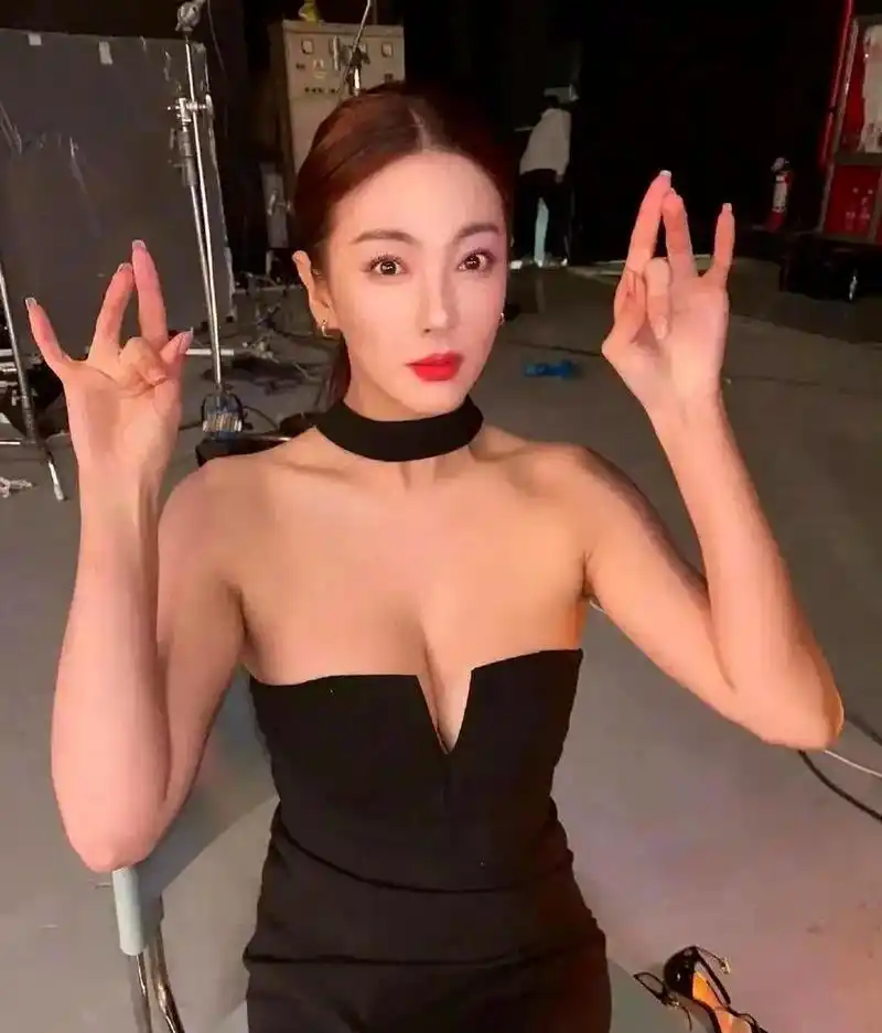 我总是分不清张雨绮和张馨予,因为她们的风格非常相似!