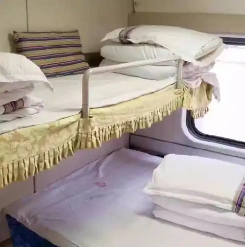 坐着火车去旅游,好奢华!