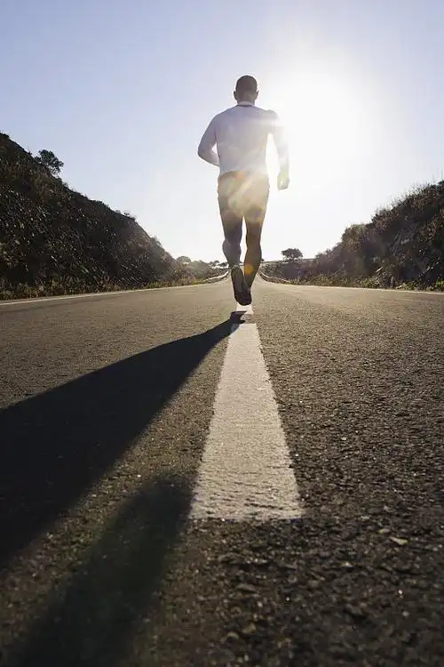 运动 跑步 背影 奔跑图片_运动 跑步 背影 奔跑高清图片素材库