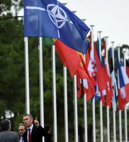 选在中俄伊联演的当下北约代表团亲往北京这时候想来缓和了