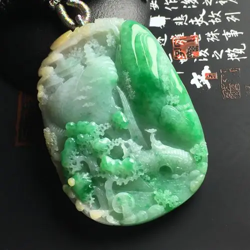 糯种黄加绿山水牌吊坠 尺寸70-50-14毫米 色彩亮丽 雕工精湛