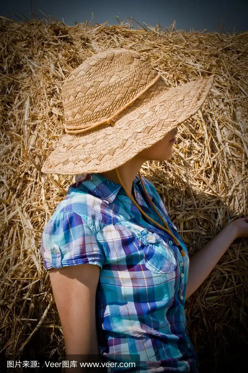 戴草帽的女孩