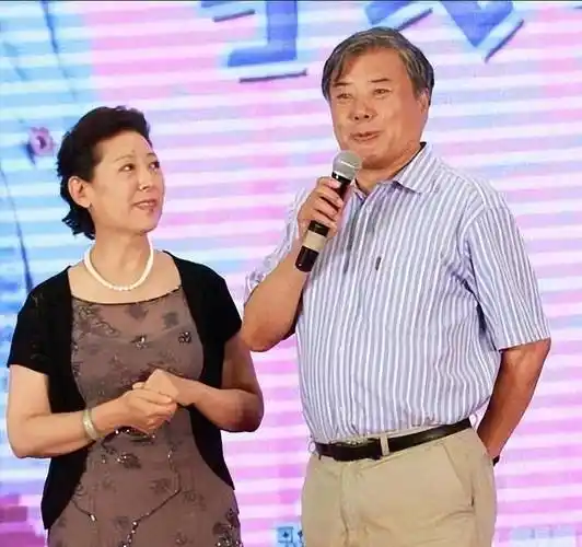 "国家一级演员"关牧村:与王星军离婚后,44岁携子嫁高官,今怎样了_弟弟