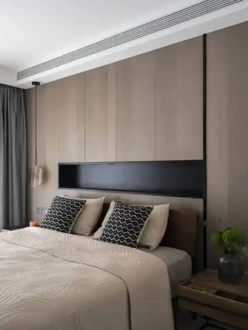 光源都建议选择暖色系,起夜不刺眼哦~好啦,今天关于卧室背景墙的分享