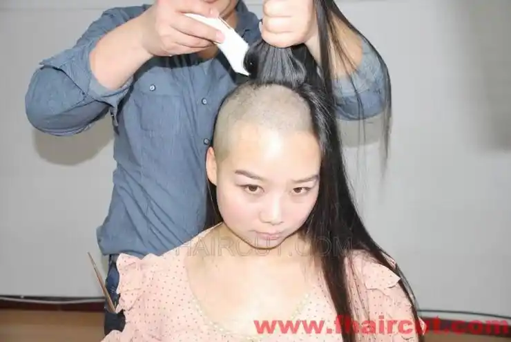 长发妹剃光头发26