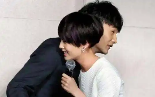 原创谢霆锋调侃李荣浩每月给杨丞琳多少零花钱李荣浩回答出乎意料