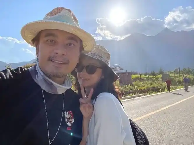 上海男星陈龙结婚十周年晒全家福小10岁娇妻颜值高身材辣儿子身高瞩目