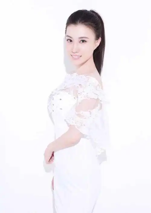 p data-id="gnzidiwxi7">耿婕妤,女,歌手.