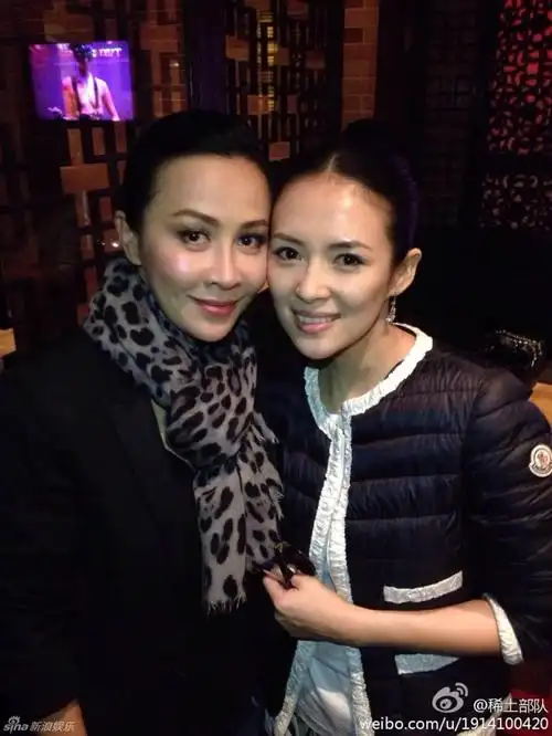 都说刘嘉玲不好看 但她和谁合照都不输吧