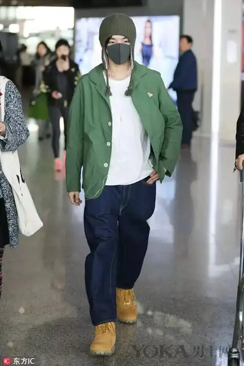 衣范追踪 天暖了还想戴帽子出街? 华晨宇这样穿当心捂出疹子