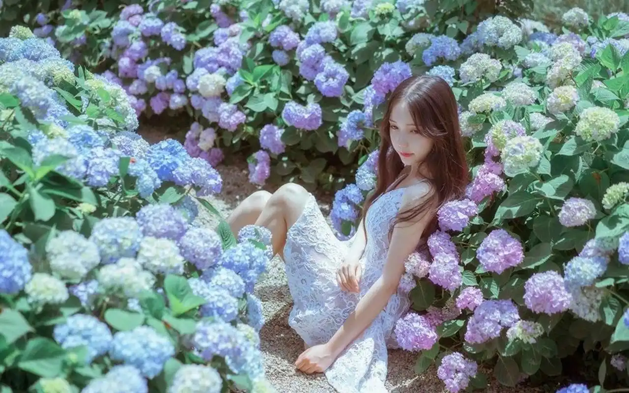 花中美女唯美迷人写真图片桌面壁纸