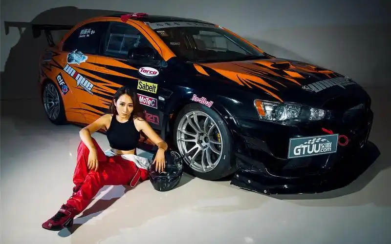 法拉利599改装车美女车模壁纸