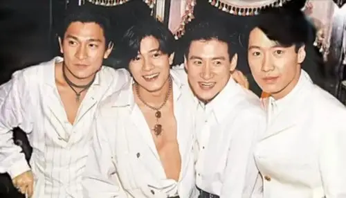 张国荣,1983年凭借歌曲《风继续吹》成名,香港粤语流行音乐的"开国